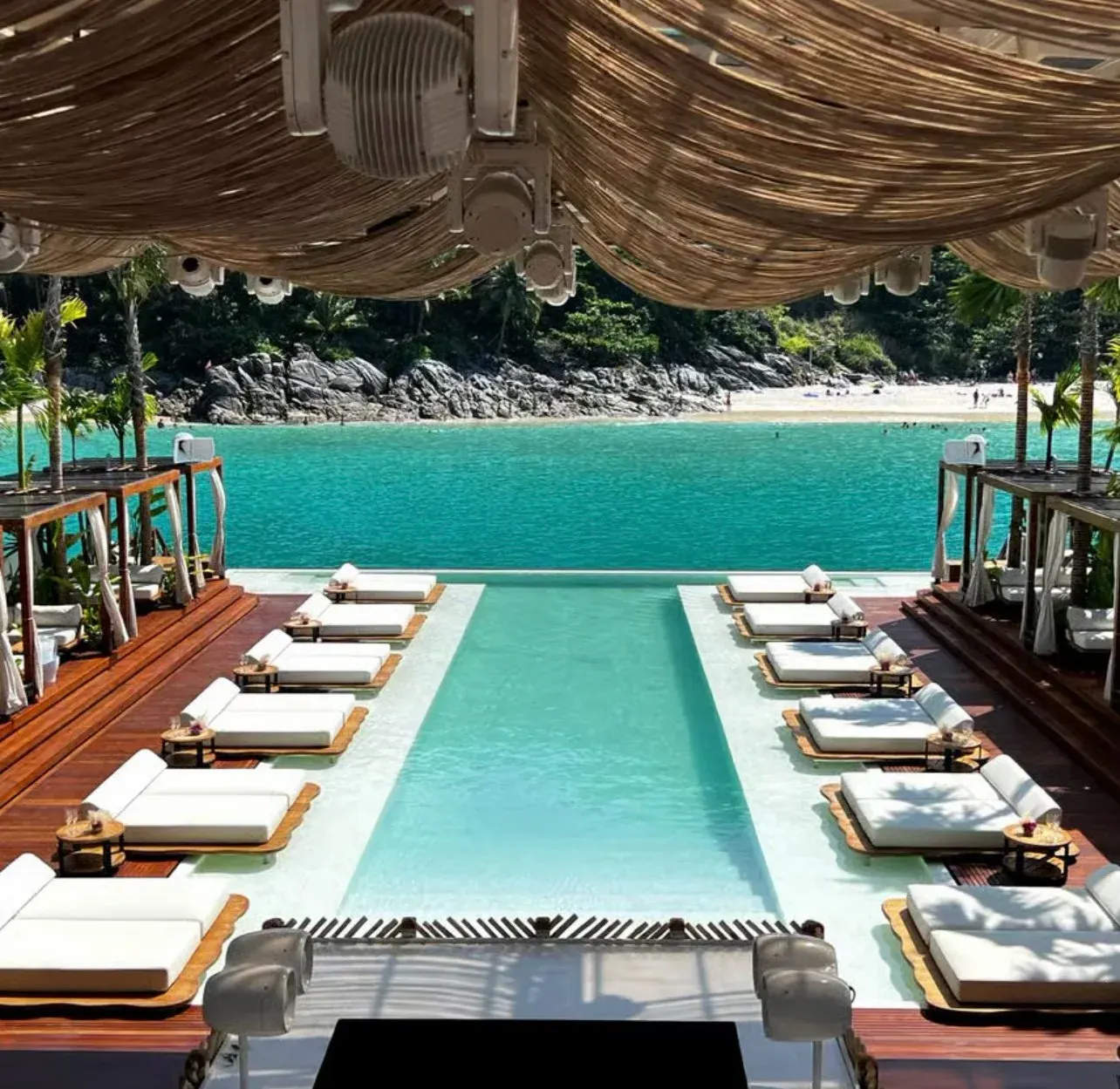 Pool and sunbeds facing the sea at Yona Beach Club